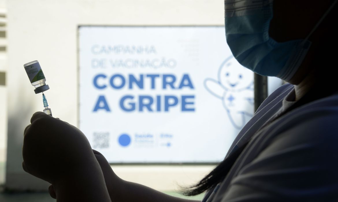 Saúde amplia vacinação contra gripe para todos com mais de 6 meses