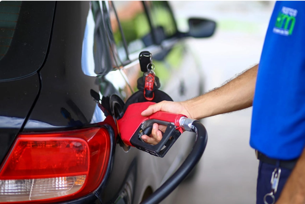 Preço da gasolina em postos brasileiros sobe pela sexta semana seguida, diz ANP