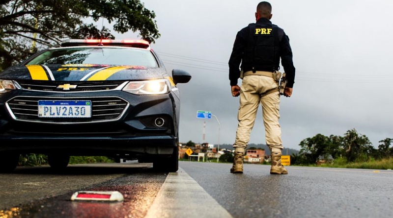 Motorista perde o controle da direção durante chuva em Picos