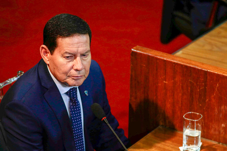 General Mourão recebe diagnóstico de Covid-19 e ficará isolado em palácio, diz Vice-Presidência