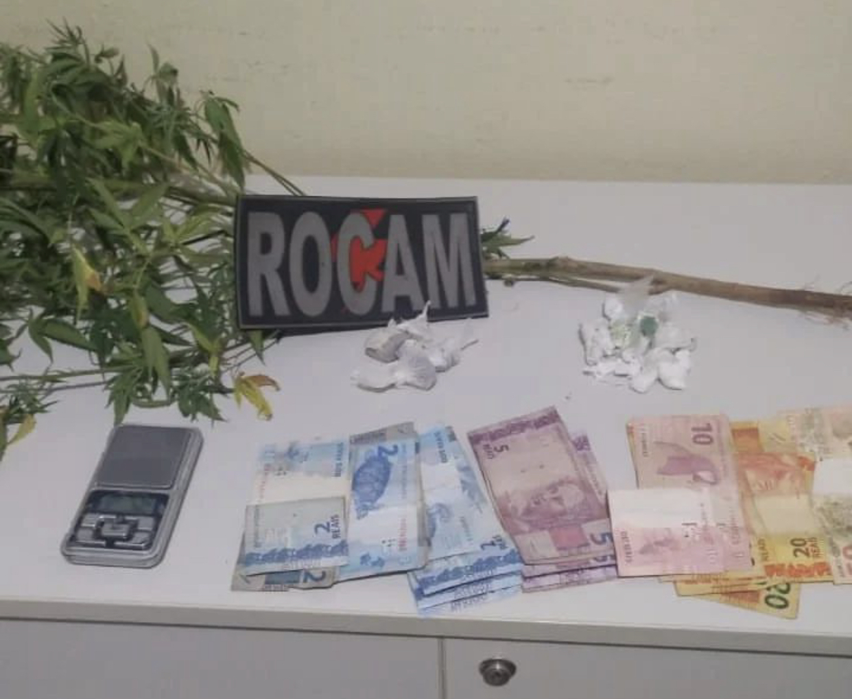 Polícia Militar prende suspeito por tráfico de drogas em Picos