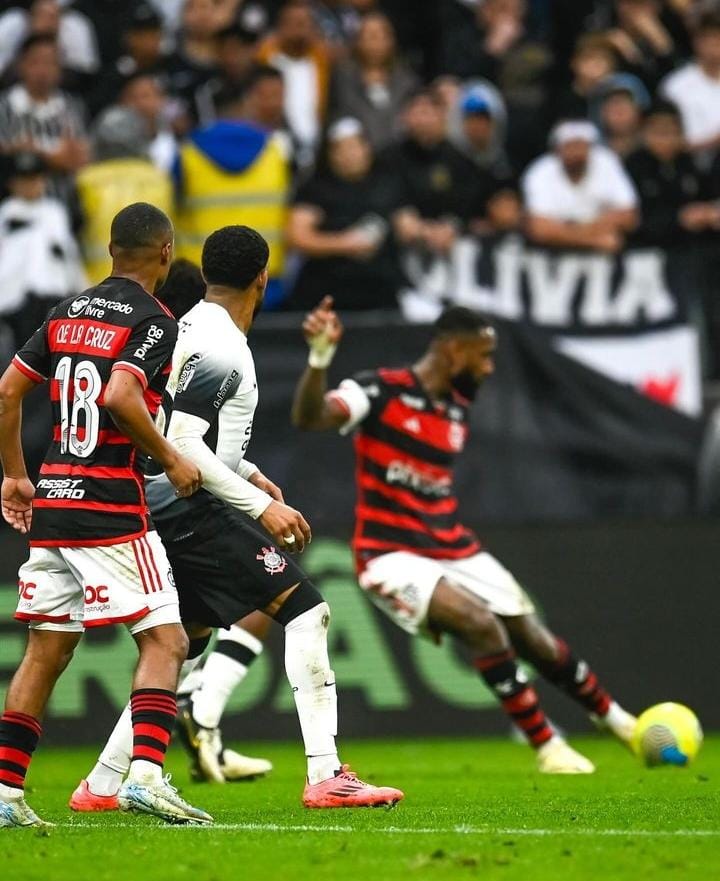 Com um a menos, Flamengo empata com Corinthians e vai á final da Copa do Brasil