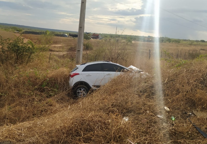 Colisão entre carros deixa três pessoas feridas na BR 316