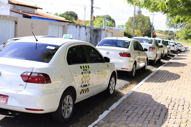 Governo promete benefício extra de até R$ 500 a taxistas em meio à campanha eleitoral