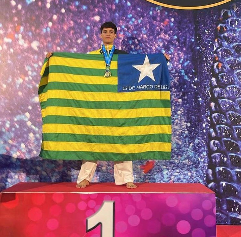 Picoenses conquistam ouro e prata em Campeonato Mundial de Karatê na Europa