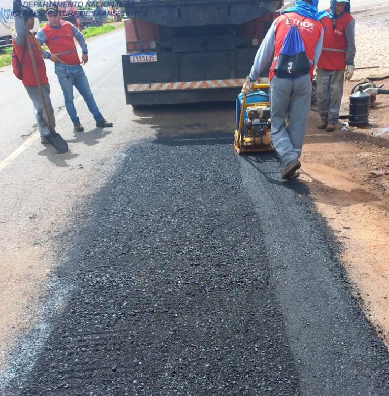 Dnit realiza operação tapa-buracos em trechos urbanos de Picos