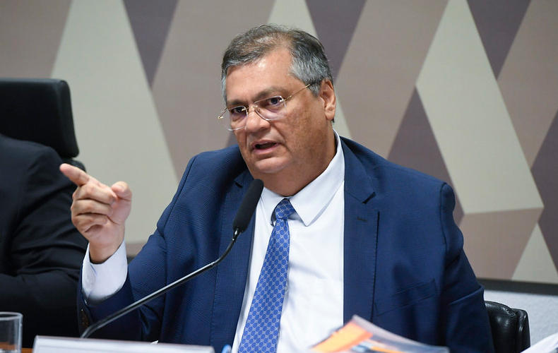 Flávio Dino quer proibição de acampamentos antidemocráticos em quartéis