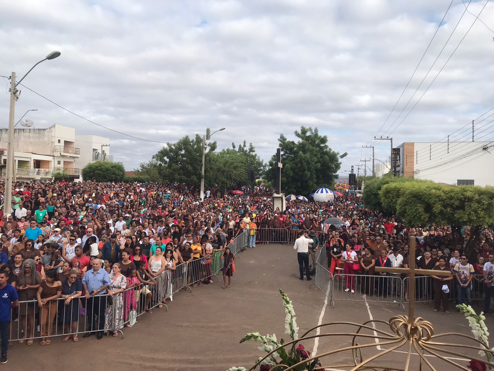 Dia de São Francisco de Assis reúne milhares de devotos no bairro Junco