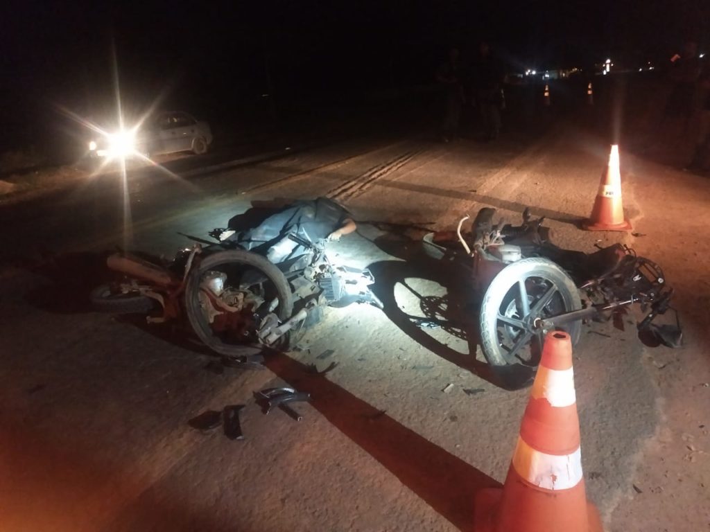 Colisão frontal entre motocicletas deixa dois mortos na BR-407 em Geminiano