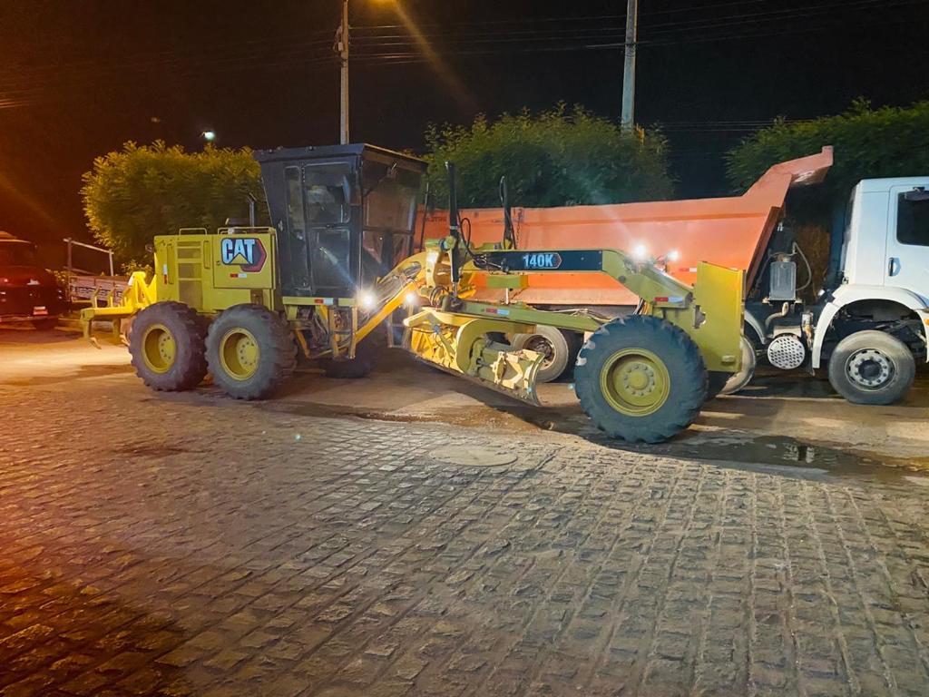 Picos: máquinas chegam para reforçar as obras de pavimentação das laterais da BR-316