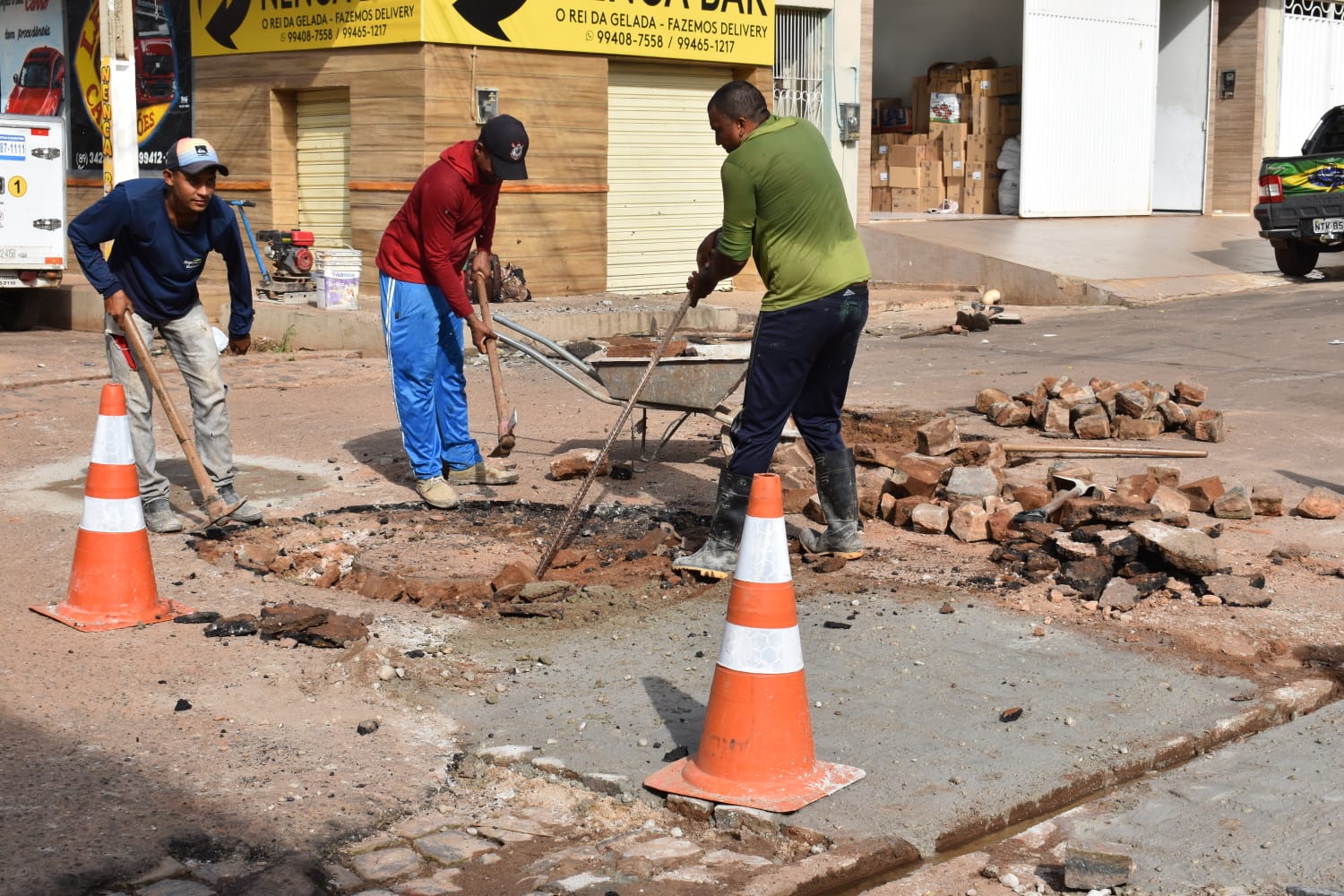 Prefeitura de Picos realiza operação tapa buracos no Bairro São José