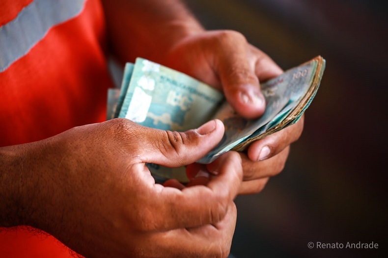 Congresso aprova salário mínimo de R$ 1.294 para o ano que vem