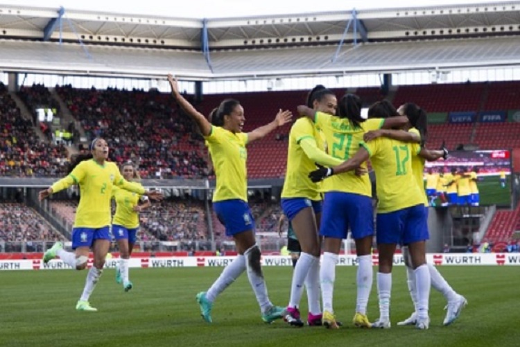 Seleção feminina de futebol ultrapassa Holanda e sobe para 8º no ranking da Fifa