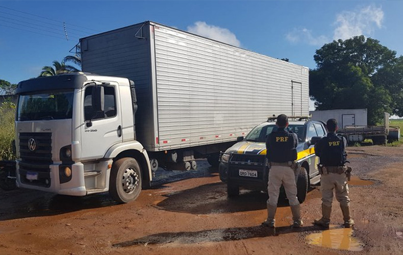 Em menos de 24 horas, PRF apreende quase R$ 2 milhões de contrabando nas rodovias do Piauí